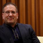 زمینه توسعه فرصت‌های شغلی جدید در صنایع دستی فراهم می‌سازیم